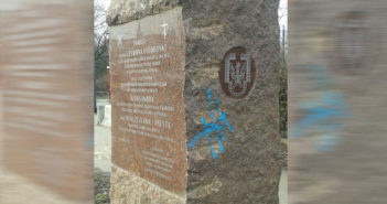 Pomnik bohaterów pomazany