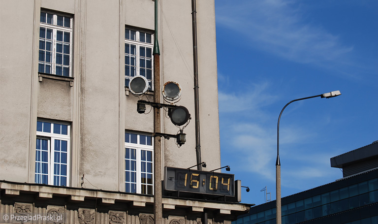 zegar na budynku