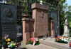 na zdjęciu grób Romana Dmowskiego