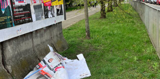 zniszczone plakaty wyborcze